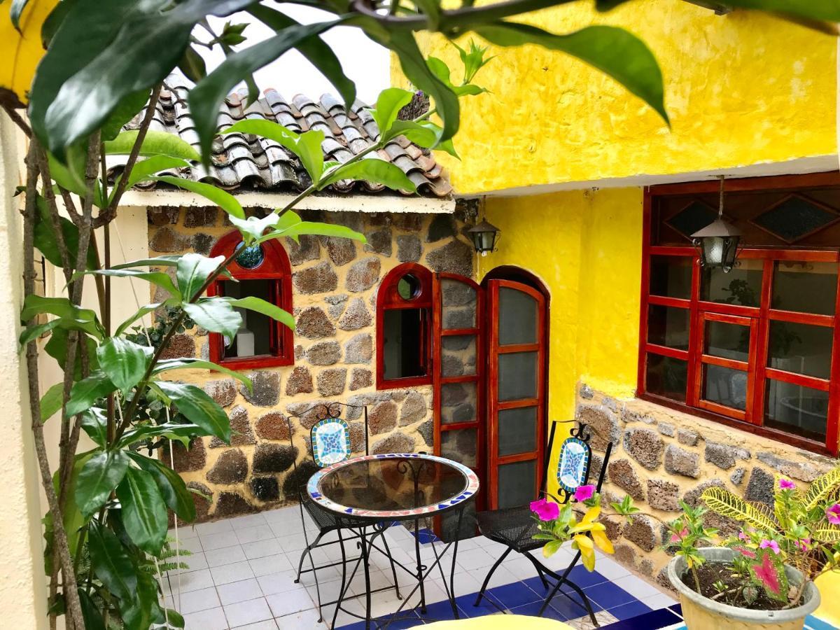 Casa Del Lago Lodging House Puerto Ayora  Exterior photo