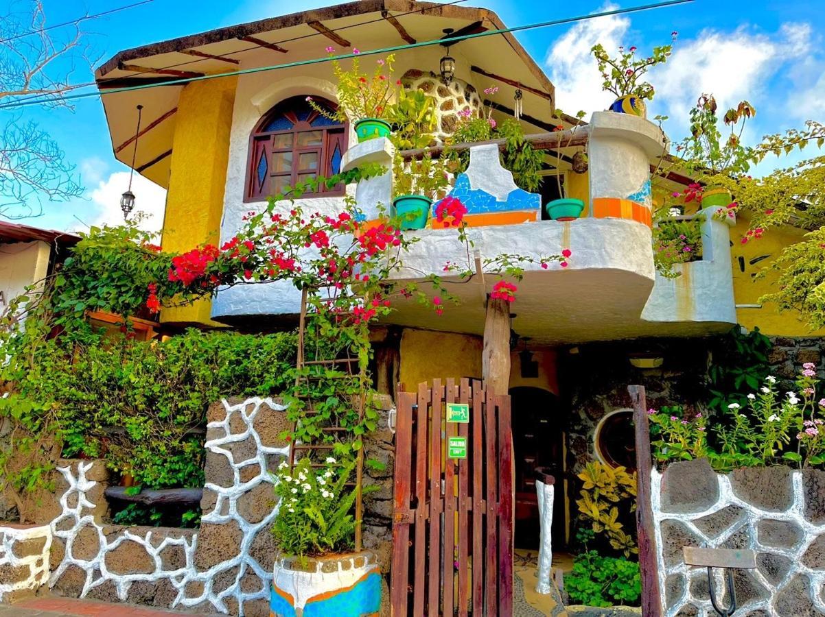 Casa Del Lago Lodging House Puerto Ayora  Exterior photo