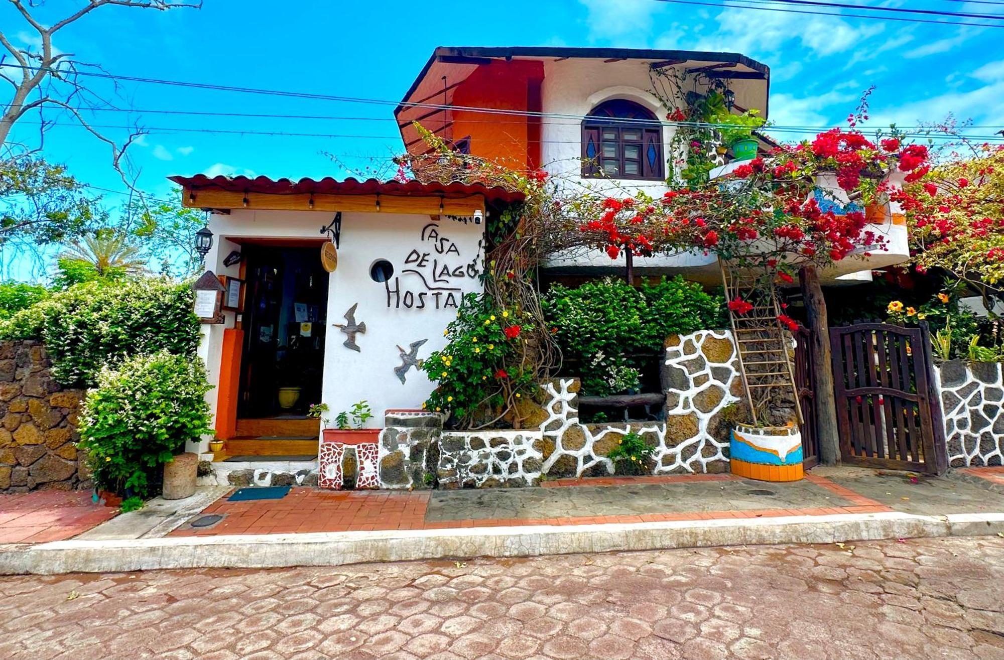 Casa Del Lago Lodging House Puerto Ayora  Exterior photo