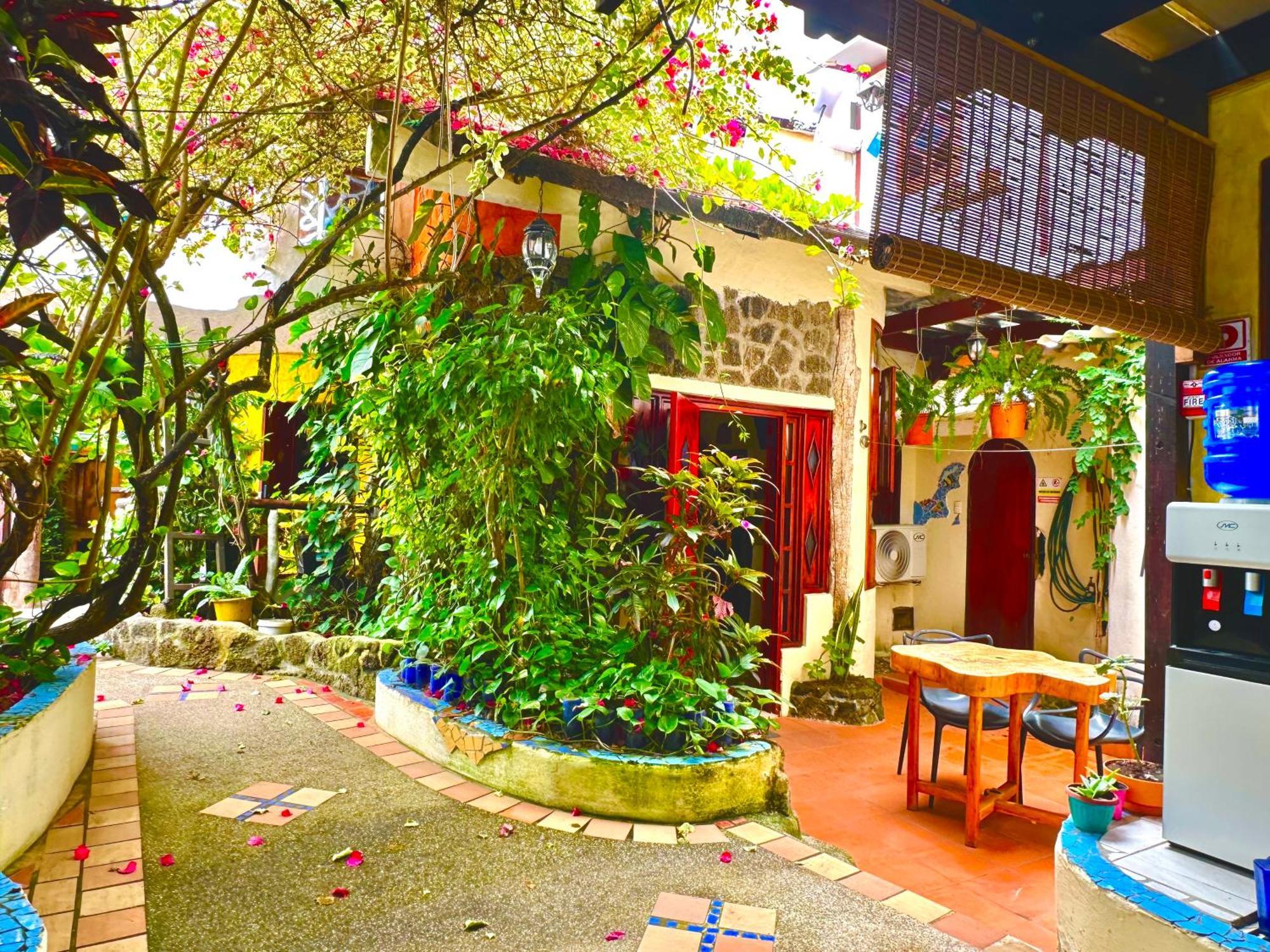 Casa Del Lago Lodging House Puerto Ayora  Exterior photo