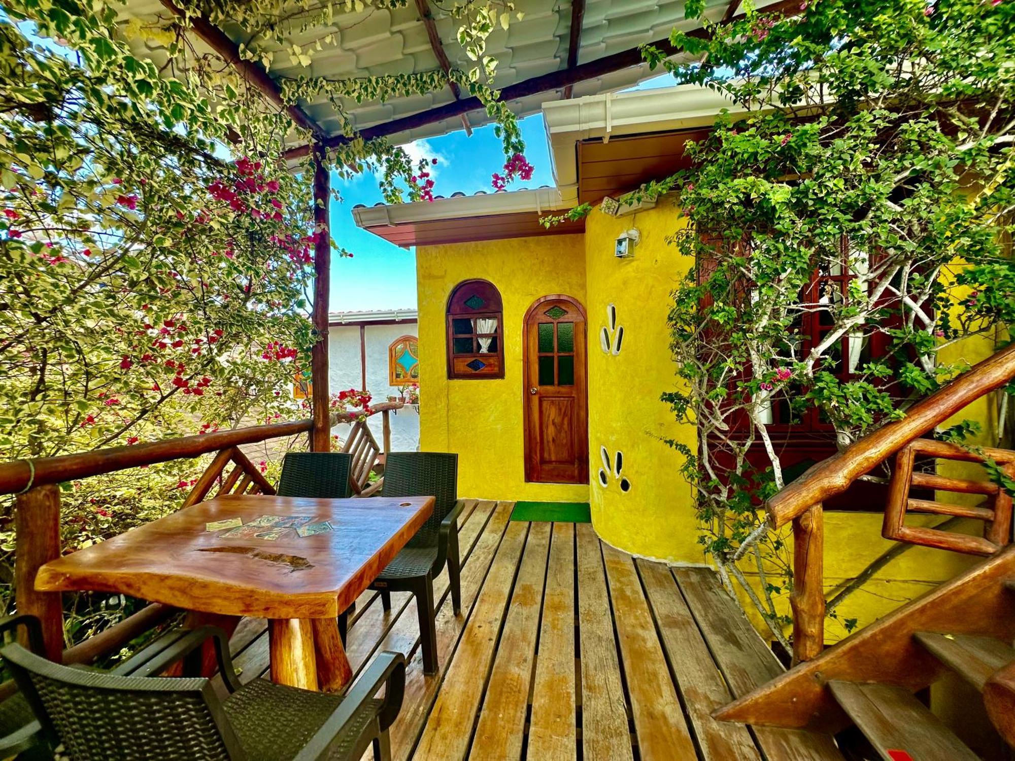 Casa Del Lago Lodging House Puerto Ayora  Exterior photo